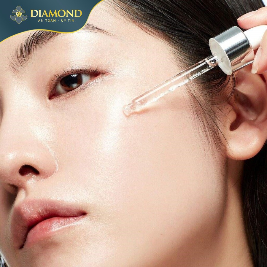 Serum dễ thẩm thấu qua da, mang lại hiệu quả căng bóng da nhanh chóng